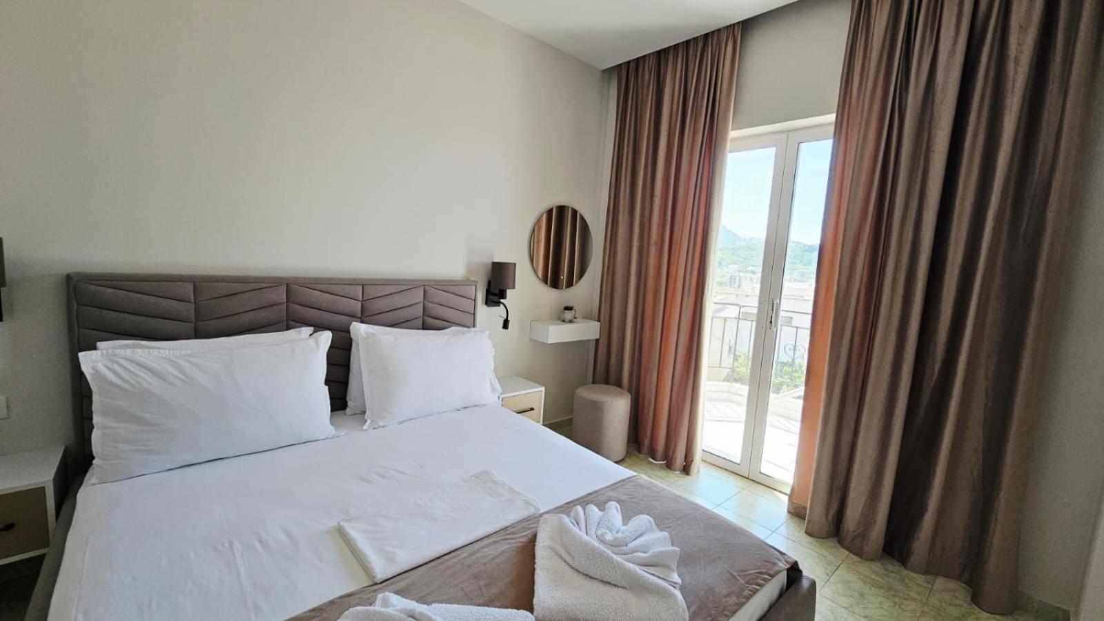 Arileo Hotel Himare Exterior photo