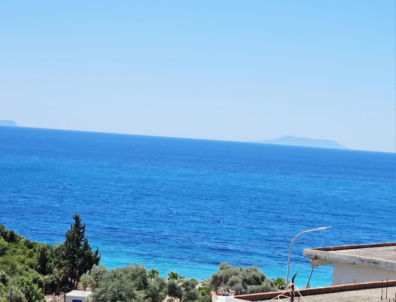 Arileo Hotel Himare Exterior photo